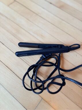 Black Mini Hair Straightener - Compact Travel Styling Iron